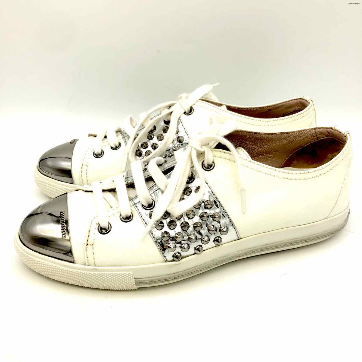 ミィタン★ MIU MIU White Silvertone Patent Leather Spikes Sneaker Shoes