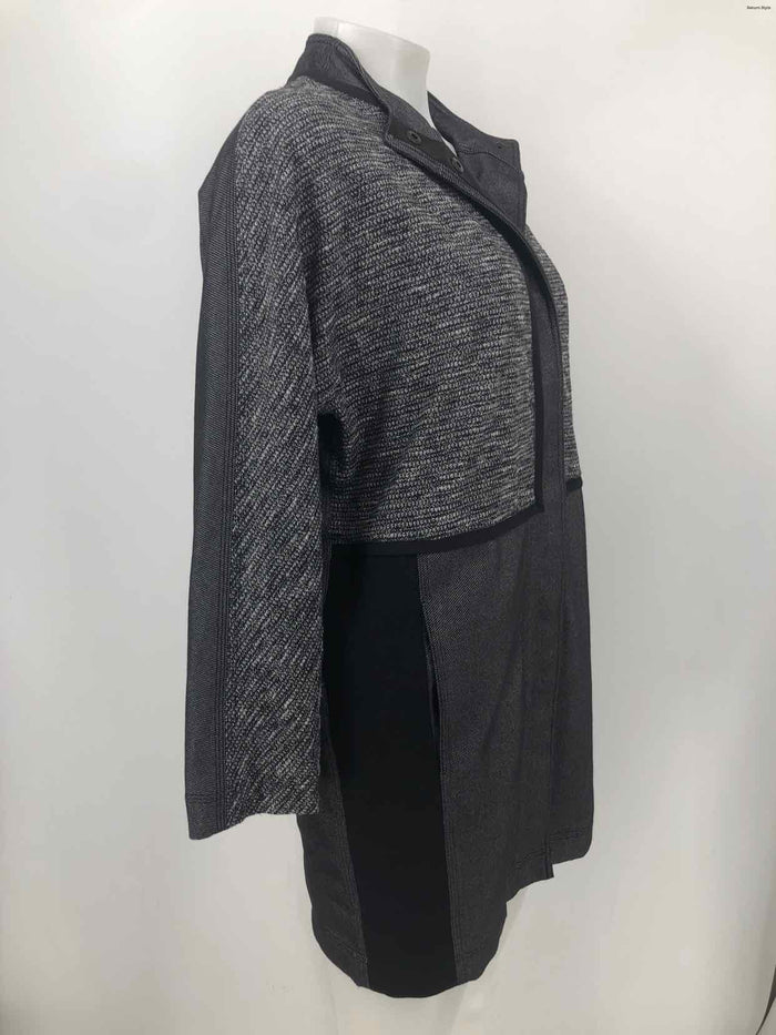 LULULEMON Gray Black Woven Snap Up Size 4  (S) Activewear Jacket