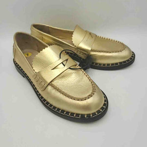 SCHUTZ Gold Leather Loafer Shoe Size 7 Shoes ReturnStyle SCHUTZ Gold Leather Loafer Shoe Size 7 Shoes ReturnStyle