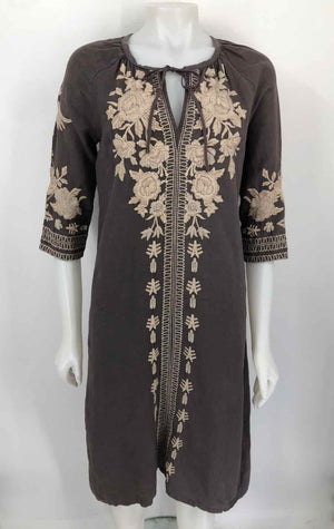 JOHNNY WAS Taupe Cream Embroidered 3/4 Sleeve Size X-SMALL Dress