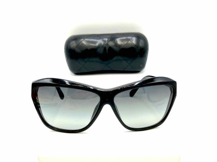 CHANEL Black Sunglasses w/case