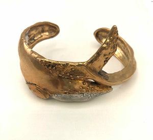 THE GOOD COLLECTIVE Copper Silvertone Whale Curl Bracelet