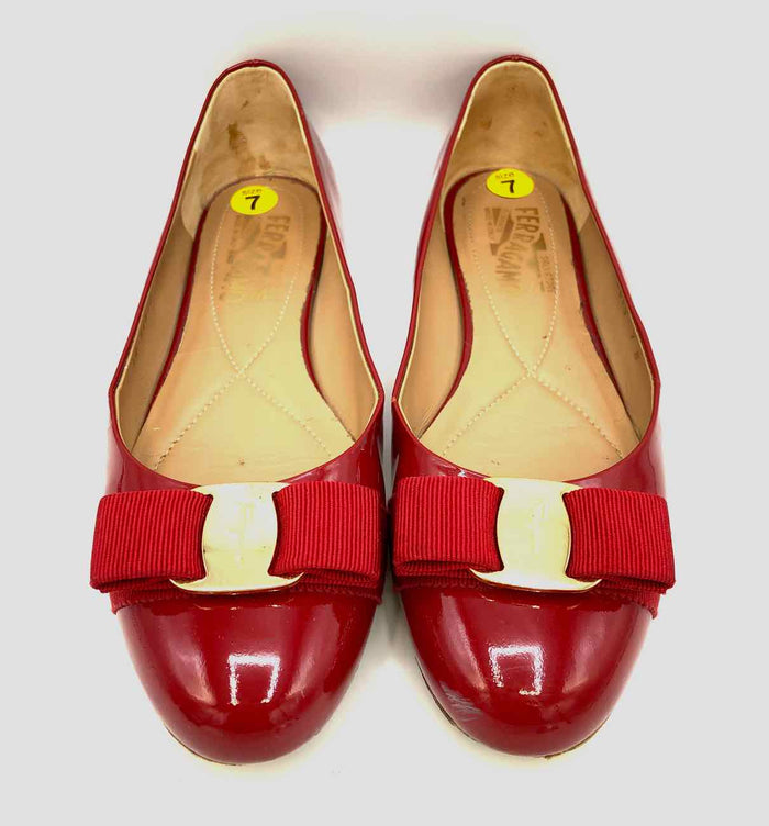 SALVATORE FERRAGAMO Red Goldtone Patent Leather Made in Italy Bow Flats Shoes