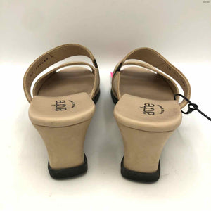 ARCHE Beige Leather 2.5" Chunky Heel Shoe Size 38 US: 7-1/2 Shoes