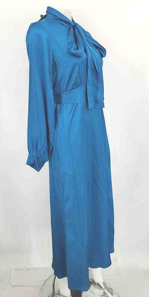 ZARA Blue Satin Longsleeve Maxi Length Size X-SMALL Dress ReturnStyle ZARA Blue Satin Longsleeve Maxi Length Size X-SMALL Dress ReturnStyle