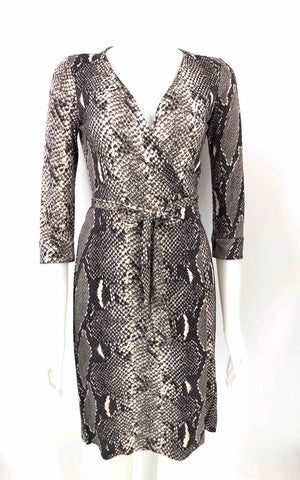 DVF - DIANE VON FURSTENBERG Gray White Silk Jersey Reptile Wrap Dress