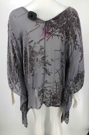 4 LOVE AND LIBERTY (JOHNNY WAS) Gray Velvet Floral Print Flower Top