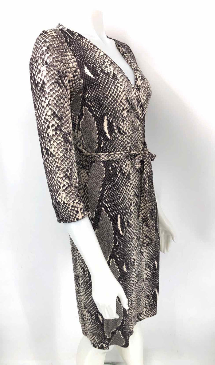 DVF - DIANE VON FURSTENBERG Gray White Silk Jersey Reptile Wrap Dress