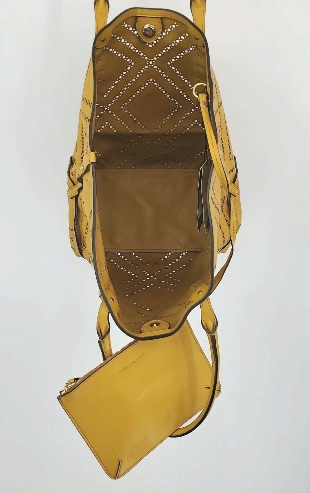 新品Burberry's 革イエローケース BXL21-865-43 新品Burberry's 革イエローコインケース BXL21-865-43 楽天市場