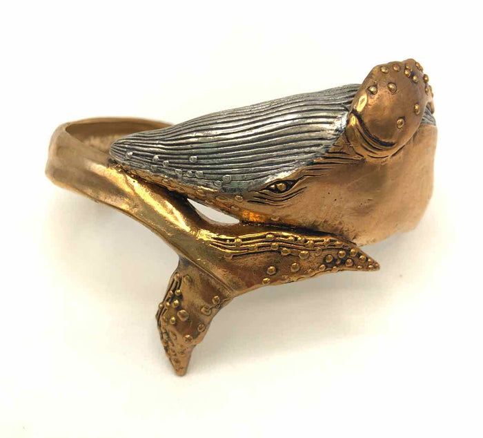 THE GOOD COLLECTIVE Copper Silvertone Whale Curl Bracelet