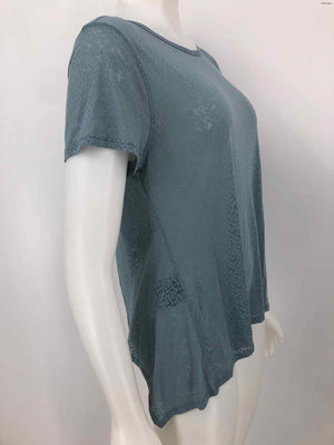 LULULEMON Blue Animal Print Short Sleeves Size 6  (S) Activewear Top