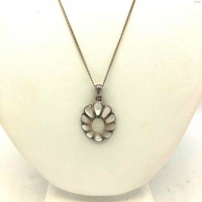 White Sterling Silver Mother of Pearl Flower ss Necklace