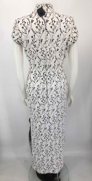 ST. JOHN White Black Knit Maxi Length Size 4  (S) Dress