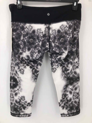 LULULEMON White Gray Print Capri Size 10  (M) Activewear Bottoms
