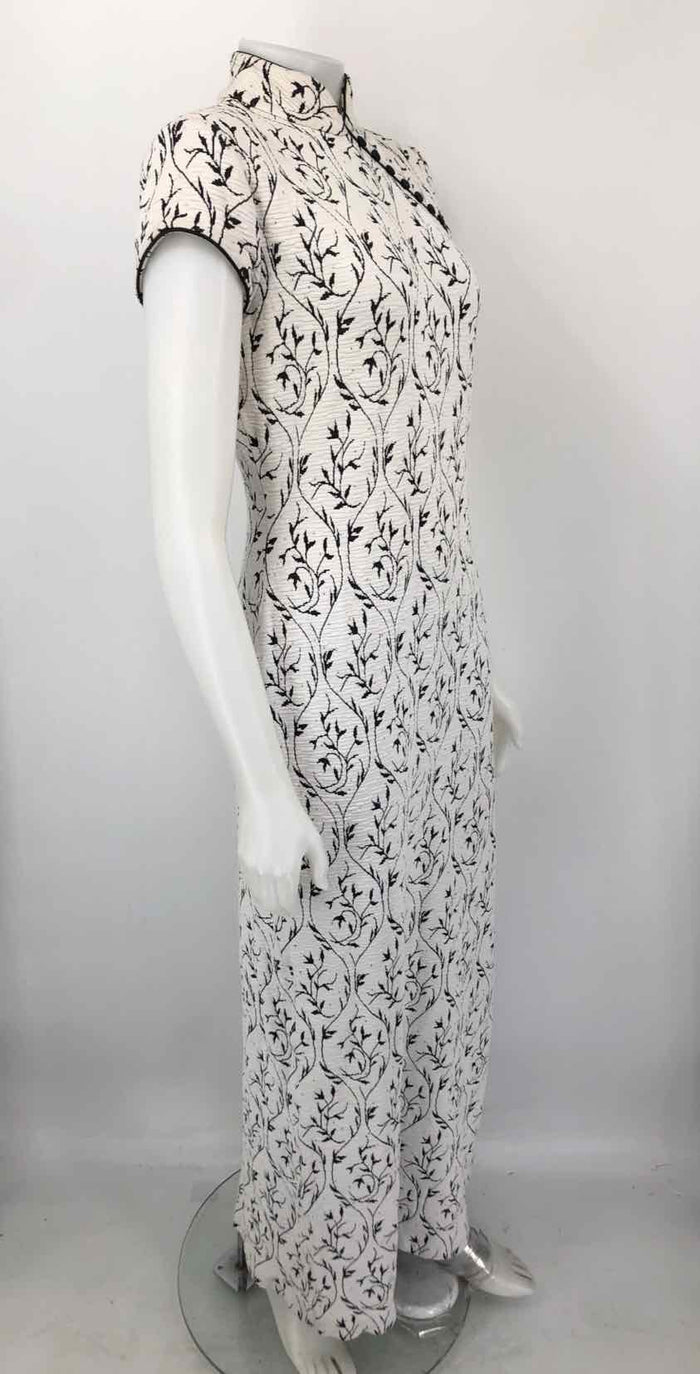 ST. JOHN White Black Knit Maxi Length Size 4  (S) Dress