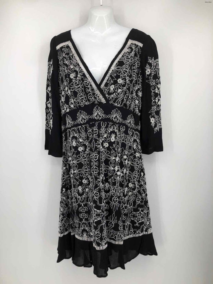 VANESSA VIRGINIA Black White Embroidered 3/4 Sleeve Size 10  (M) Dress